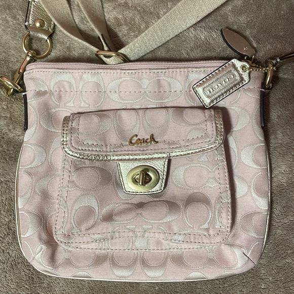 Pink coach crossbody - Picture 4 of 4